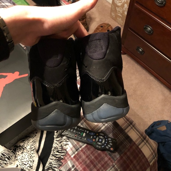 Retro 11 cap and gowns - Picture 4 of 4